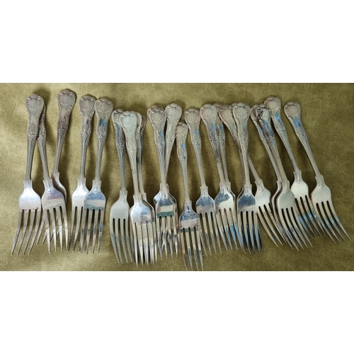 250D - A very large set of Silver 20th Century Kings pattern Flatware by Henry Hobson, Sheffield approx 680... 