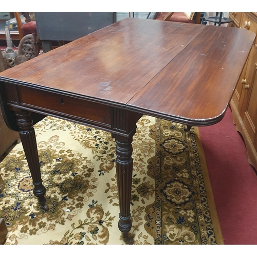 324 - A Georgian Mahogany Pembroke Table of superb quality in the manner of Gillows of Lancaster. 111 x 11... 