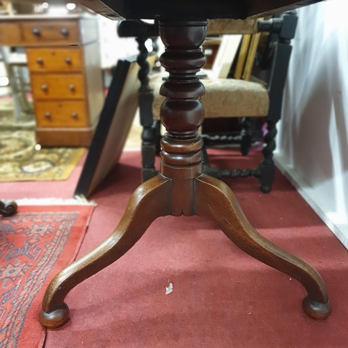 334 - A Georgian Mahogany square Supper Table on tripod supports. 92 x 92 cm approx.