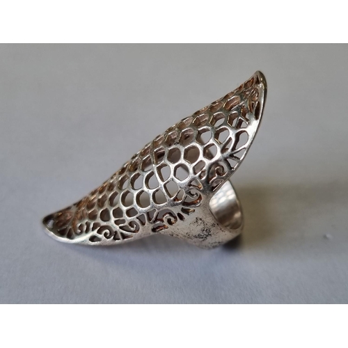 764 - A Silver Ring, size K.