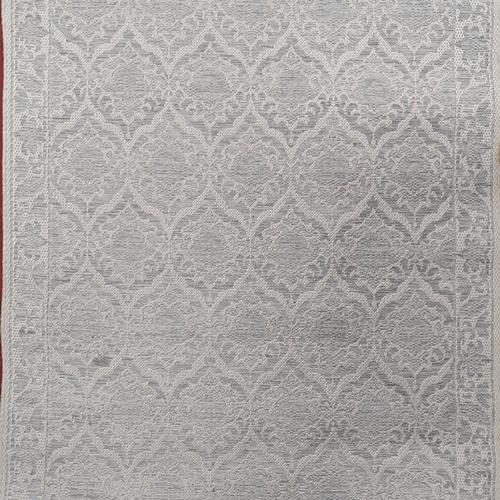 1126 - A modern cream and grey ground Rug.
L 160 x W 114 cm approx.