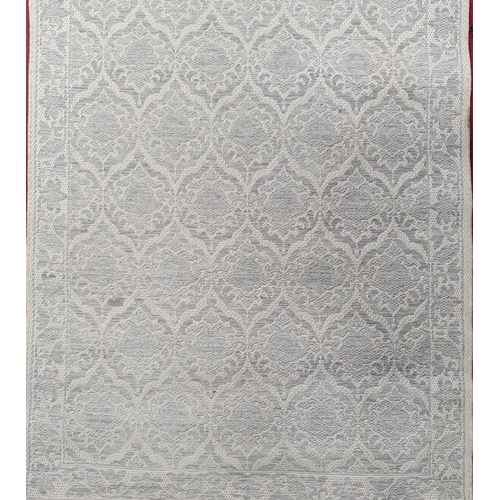 1126 - A modern cream and grey ground Rug.
L 160 x W 114 cm approx.