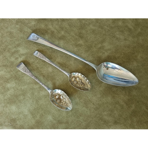 935 - A large Georgian basting Spoon, c1800 123 gms approx along with two Georgian berry Spoons c1821 Will... 