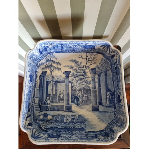 268 - A good 19th Century Spode square Centre Dish.
24 x 24 x H 11 cm approx.