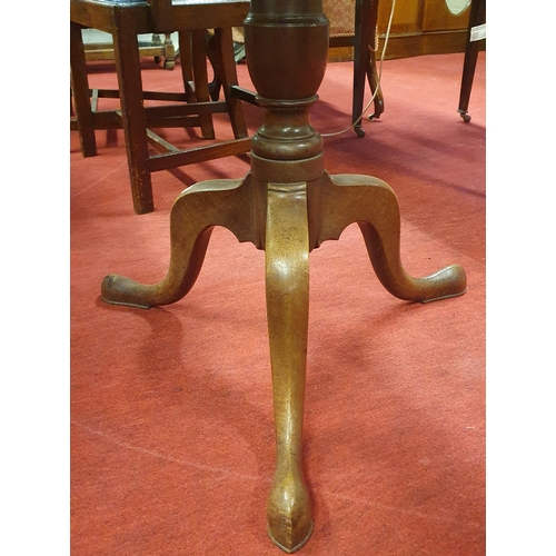 956 - A good Georgian Mahogany Supper Table on simple tripod supports. D 87 x H 72 cm approx.