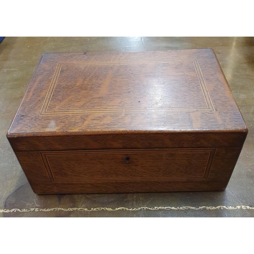 333 - Of really good quality. A 19th Century Oak and Veneered Jewellery Box with a mahogany fitted interio... 