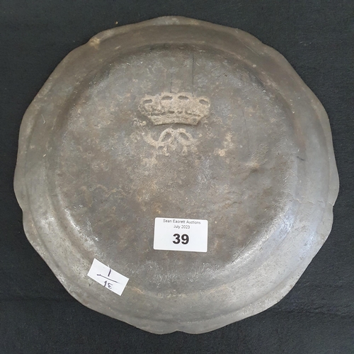 39 - A fine early French armorial Pewter Dish with a circle of fleur de lys around a crest and coronet wi... 