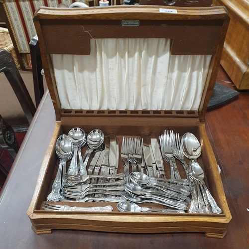 424 - A good cased set of Kings pattern Flatware.