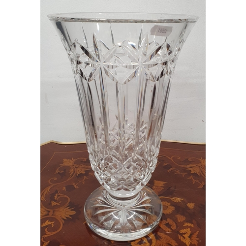 384 - A very large Waterford crystal Vase.
Height 30 cm approx.