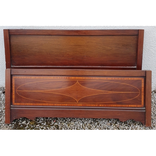 506 - An Edwardian Mahogany double bed , with side rails and matters base .
H 83 x W 138 x L 190 cm approx... 