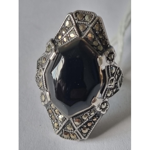 429 - An Antique Silver Ring, size G1/2.