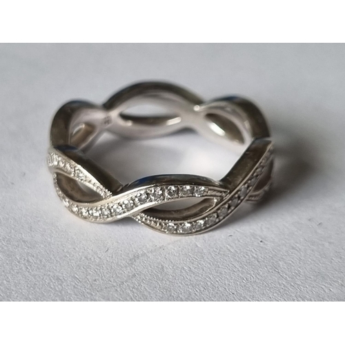 436 - An 18ct Gold and Diamond full eternity Ring, size H1/2.