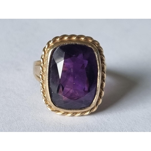 439 - A 9ct Gold and Amethyst Ring, size M1/2.