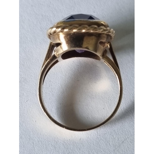 439 - A 9ct Gold and Amethyst Ring, size M1/2.