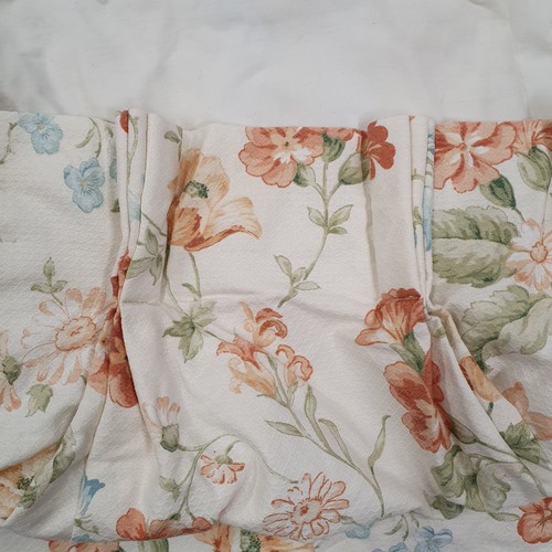 51 - A pair of Floral lined Curtains. Top width 90cm drop 100cm approx.