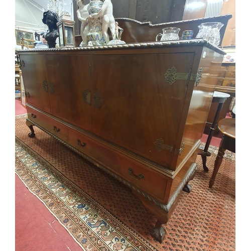 352 - A good early 20th Century Mahogany Sideboard with fully fitted interior brass mounted plates, rope e... 