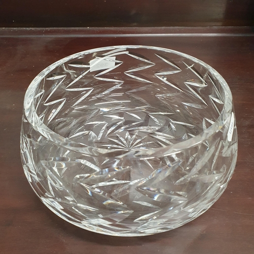 392 - A good Waterford Crystal Vase along with a Waterford Crystal Bowl.
Bowl D 20 , Vase H 20 cm approx.