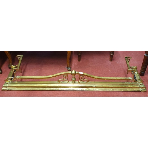 123 - A 19th Century Brass Fender. L 133 x D 30 cm approx.