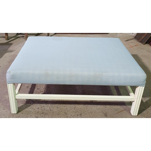 974 - A white painted timber Stool of large proportions.
H 44 x W 74 x L 105 cm approx.