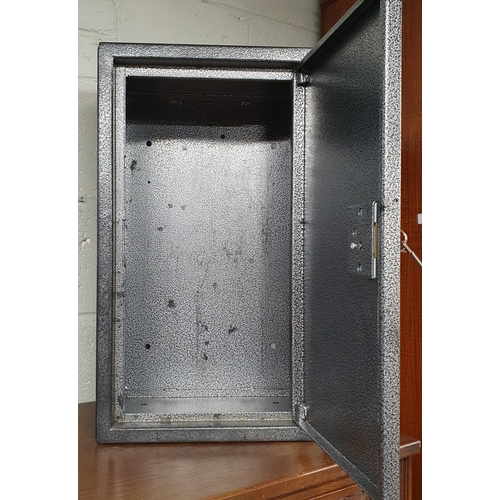 119 - A good Metal Strongbox/Gun Cabinet with key. 35 x 25 x H 61  cm approx.