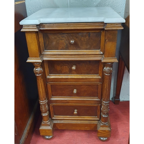 78 - A good pair of Mahogany Bedside Cabinets with turned reeded front supports with moulded edge and fou... 