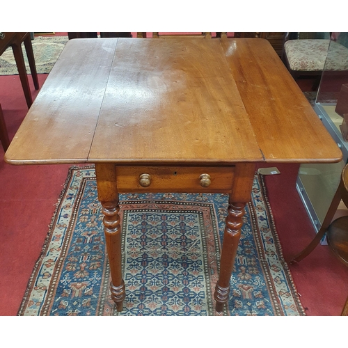 167 - A Georgian Mahogany Dropleaf Table. W 91 x 92 x H 74 cm approx.