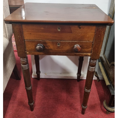 891 - A Georgian Mahogany Work Table with lift up lid and single frieze drawer on turned supports. 47 x 37... 