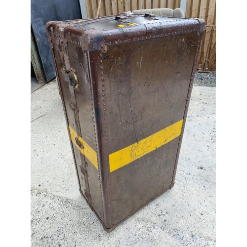 1095 - A Vintage metal bound Trunk Oshkosh by the Belber Trunk and Bag Co, Wisconsin.