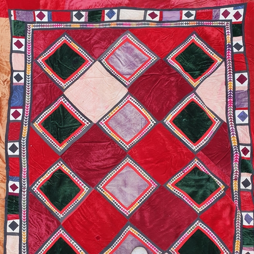 196 - A lined patch work Throw.
L 190 x W 140 cm approx.