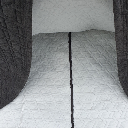 229 - A large quilted padded cover .
200 x 170 cm approx. Useful for DIY crafts.