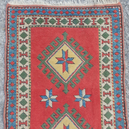 260 - A Good red ground Wool Runner .
L 295 x W 80 cm approx.