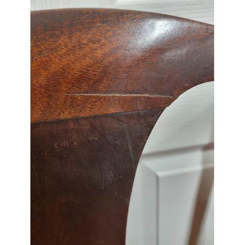 38 - A really good Georgian Mahogany Carver of large proportions with square front supports, of simple fo... 