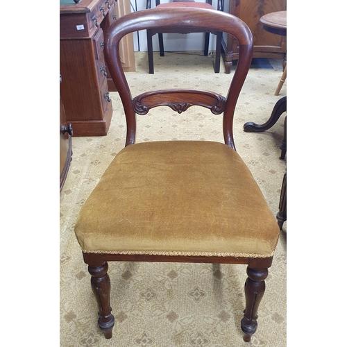 25 - A good 19th Century single Dining Chair with turned fluted front supports and highly carved back. W ... 