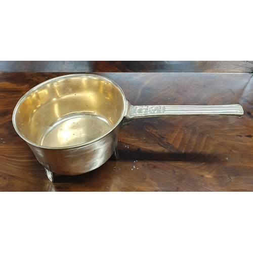 203 - A really good heavy Brass three legged saucepan. 2 HI on it.
D 19 x H 13 cm approx.