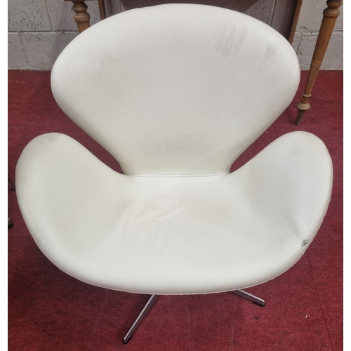 1440 - A Good White Leather Retro Chair.