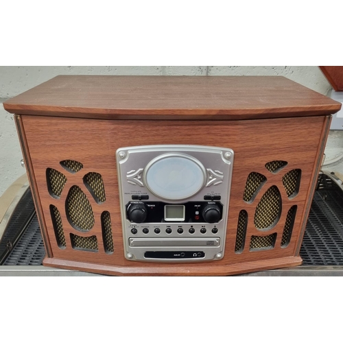 1454 - A Retro style Radio  with Turn table.