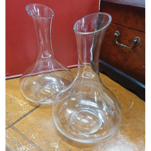 1553 - A pair of New Wine Carafes 1.7 ltr .
Sold with the option to buy up to  11 pairs of them. (Generic P... 