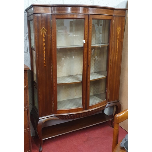 136 - Of good quality. An Edwardian Mahogany and Inlaid Display Cabinet with bow front outline on cabriole... 