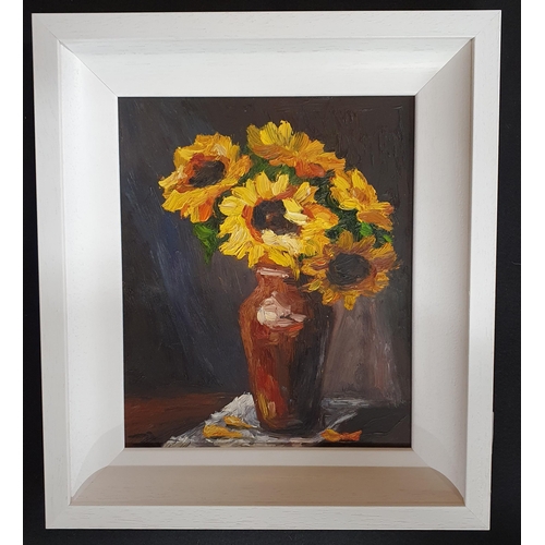 804 - Sarah Adams.(Irish), An Oil on Board still life of sunflowers in a vase. Signed LL.
H 36 x 25 cm app... 