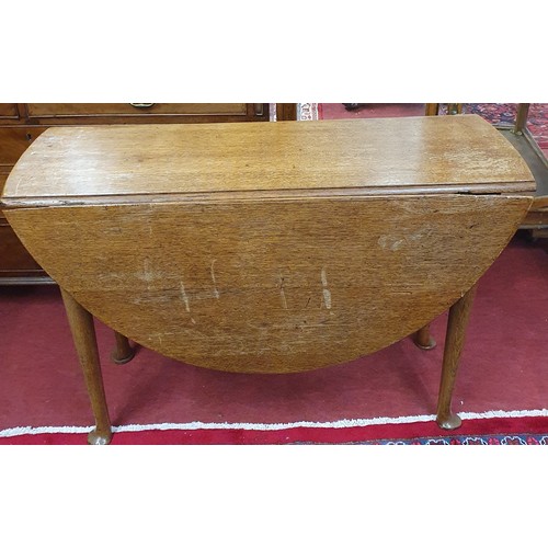 535 - A good 19th Century Oak Dropleaf Table on simple cabriole supports. 106 x 108 x H 69 cm approx.