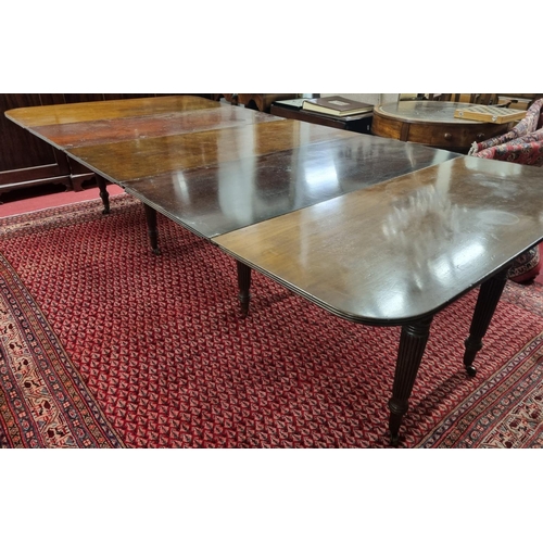 1008 - A good early 19th Century period Regency telescopic Dining Table with turned reeded supports and bra... 