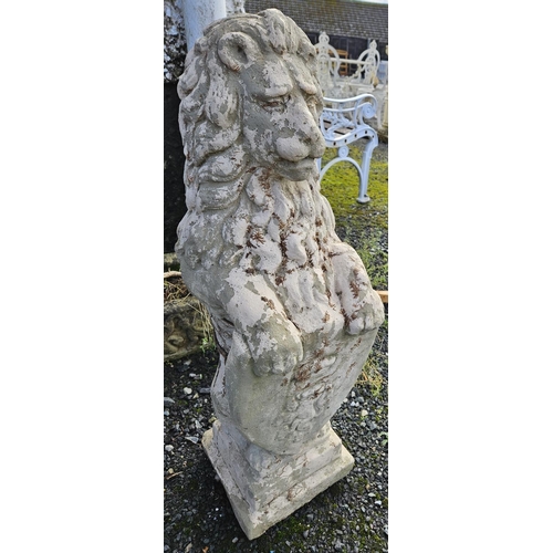 1024 - A good Stone Lion of good size. H 83 cm approx.