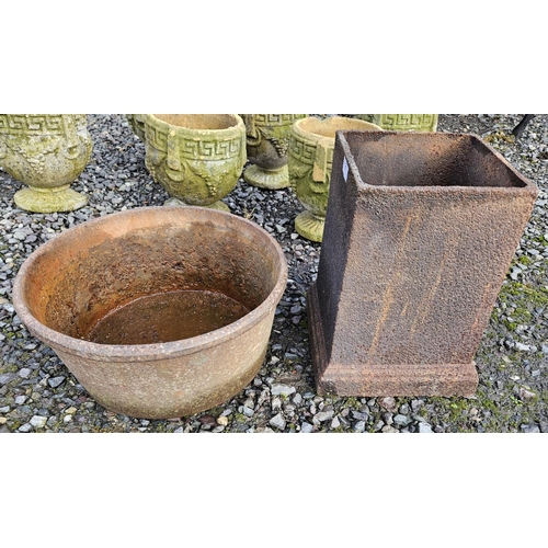 1040 - Two 18th Century cast Iron items.
H 36 x W 26 x D 26 cm approx.