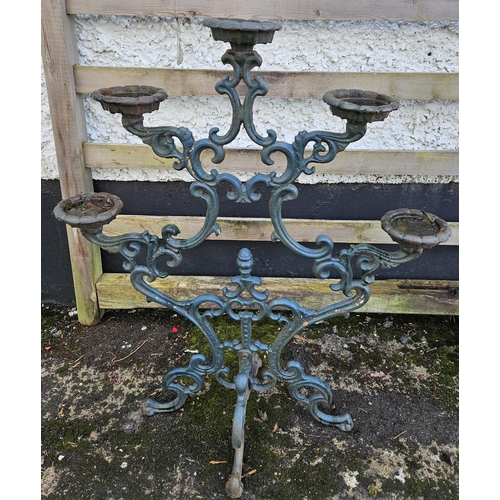 1052 - A tree effect heavy Metal Stand.
H 100 cm approx.