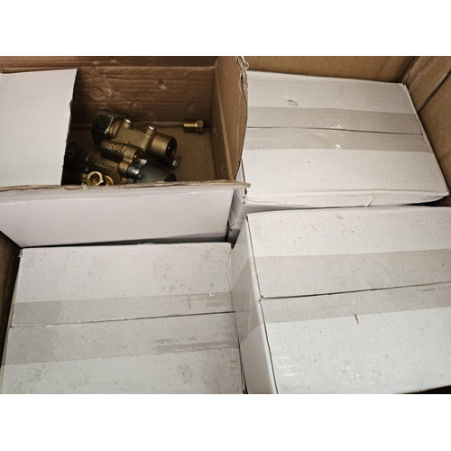 709 - A quantity of Brass Fittings.