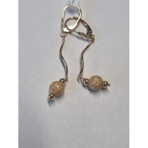 310 - A good pair of 14ct Gold drop Earrings.