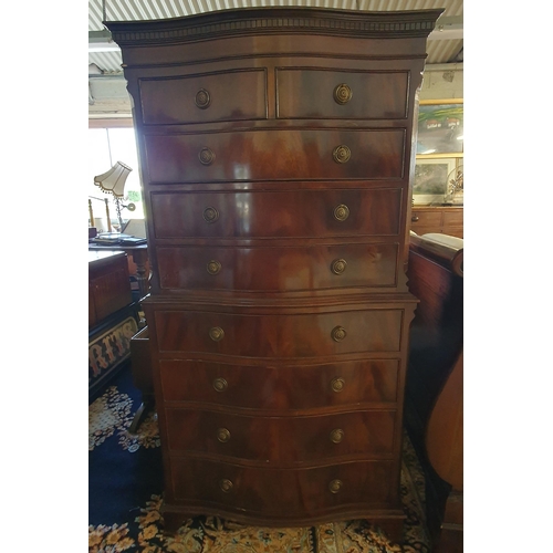 914 - A good modern Mahogany Serpentine fronted Chest on Chest with brass ring handles.
H 152 x 80 x 43 cm... 