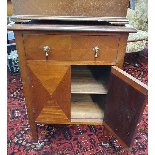 935 - A HMV Lumiere model oak cased 460 Gramophone, c1925,
with original (unbroken) Lumiere pleated gilt d... 