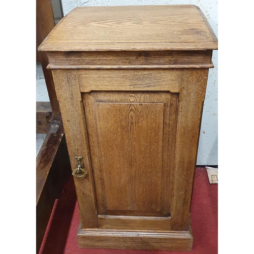 67 - A good 19th Century Oak bedside Cabinet. W 40 x D 35 x H 75 cm approx.