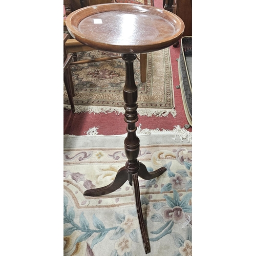 121 - A 20th Century Plant Stand. D 30 x H 90 cm approx.